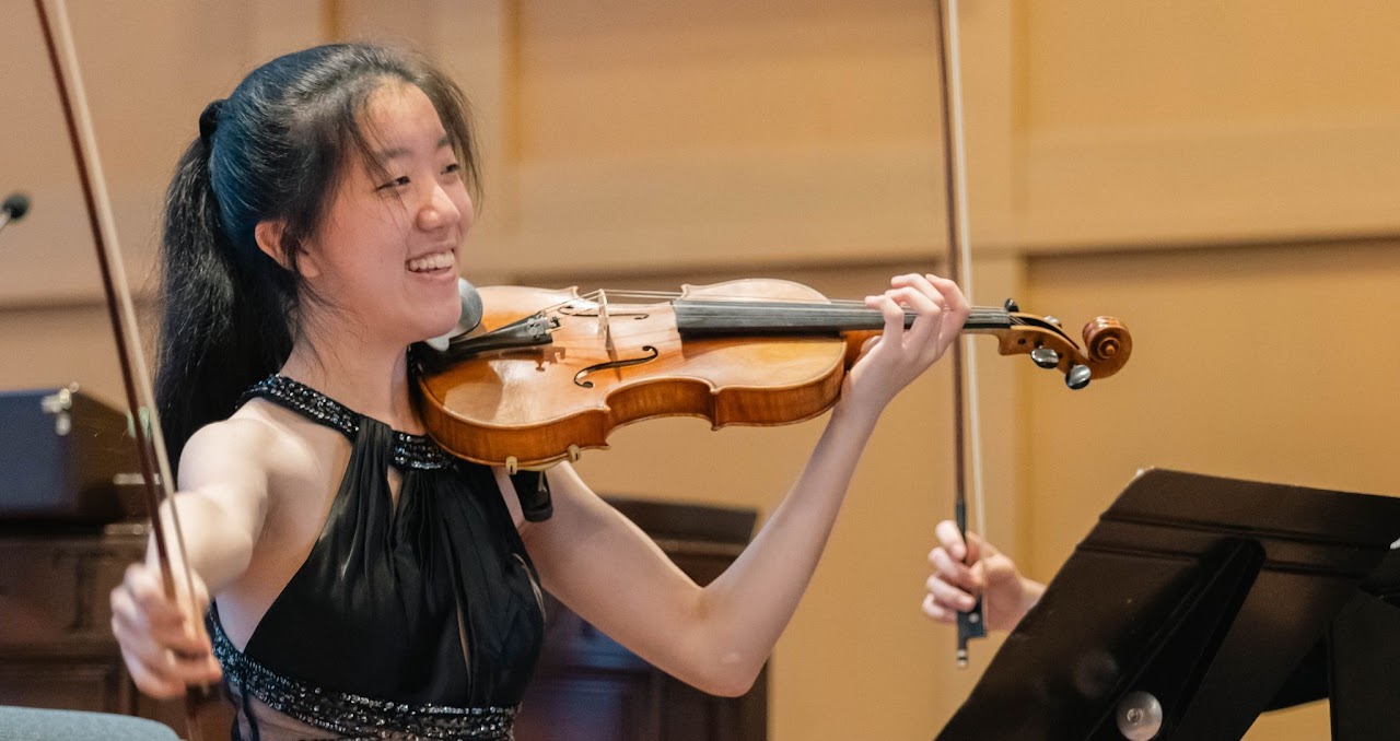 Irene Huang performing on violin